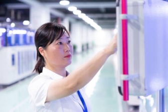 二十大代表风采丨浙江正泰电器股份有限公司终端电器制造部生产副经理赵红霞：每位工人每道工序，都在她心上